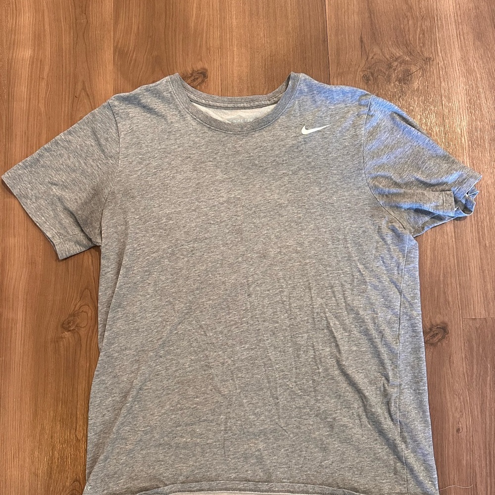 Nike Men's Heather Gray Short Sleeve Tee